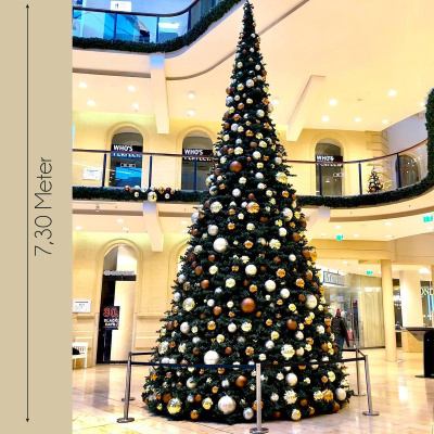 Gigant-Weihnachtsbaum XXL zum Kauf – mit LED und Weihnachtskugeln